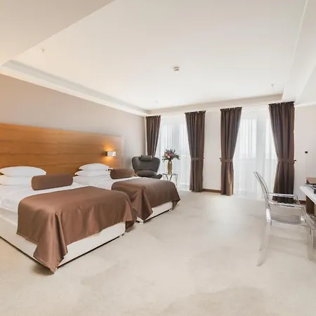 Aurel 4*