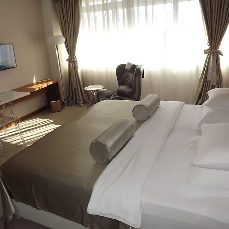 Aurel Hotel 4*