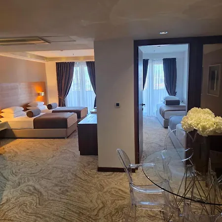 Aurel Hotel 4*