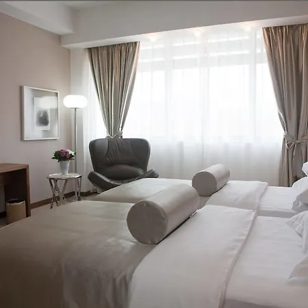 Aurel Hotel 4*